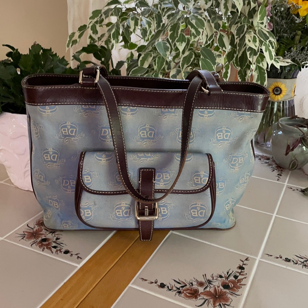 VINTAGE Dooney shoulder bag!